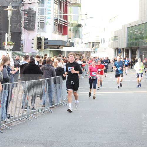 12.06.2026 - Holstenköstenlauf Andreas Tolksdorf http://msf.ph/oto/9747959 12.06.2026 20:06:43 Laufen 32030, 4371, 352, 3395, 3115, 3282 meine-sportfotos.de