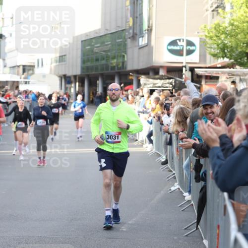 12.06.2026 - Holstenköstenlauf Andreas Tolksdorf http://msf.ph/oto/9747966 12.06.2026 20:06:50 Laufen 3608, 3458, 3031, 265 meine-sportfotos.de