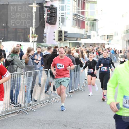 12.06.2026 - Holstenköstenlauf Andreas Tolksdorf http://msf.ph/oto/9747968 12.06.2026 20:06:52 Laufen 311, 3608, 3458, 4801, 3031 meine-sportfotos.de