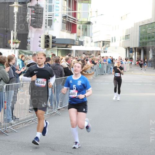 12.06.2026 - Holstenköstenlauf Andreas Tolksdorf http://msf.ph/oto/9747976 12.06.2026 20:06:57 Laufen 4486, 5, 4485, 3114 meine-sportfotos.de