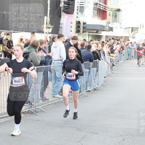 12.06.2026 - Holstenköstenlauf Andreas Tolksdorf http://msf.ph/oto/9747985 12.06.2026 20:07:18 Laufen 14, 4467, 4468 meine-sportfotos.de
