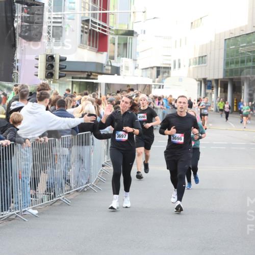 12.06.2026 - Holstenköstenlauf Andreas Tolksdorf http://msf.ph/oto/9748019 12.06.2026 20:08:11 Laufen 3697, 4590, 3696 meine-sportfotos.de