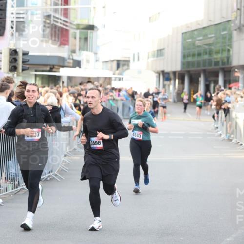 12.06.2026 - Holstenköstenlauf Andreas Tolksdorf http://msf.ph/oto/9748022 12.06.2026 20:08:12 Laufen 3696, 4543 meine-sportfotos.de