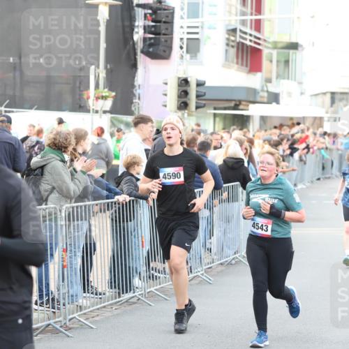 12.06.2026 - Holstenköstenlauf Andreas Tolksdorf http://msf.ph/oto/9748026 12.06.2026 20:08:14 Laufen 4590, 696, 4543, 3843, 1117 meine-sportfotos.de