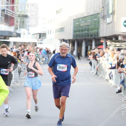12.06.2026 - Holstenköstenlauf Andreas Tolksdorf http://msf.ph/oto/9748053 12.06.2026 20:08:47 Laufen 711, 4790, 4791, 3587 meine-sportfotos.de