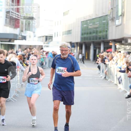 12.06.2026 - Holstenköstenlauf Andreas Tolksdorf http://msf.ph/oto/9748054 12.06.2026 20:08:47 Laufen 4790, 4791, 3587 meine-sportfotos.de