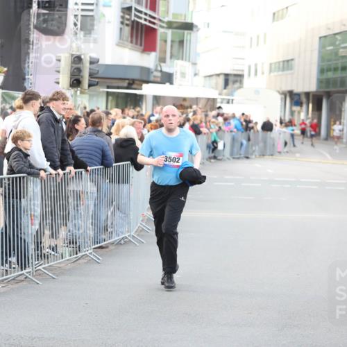 12.06.2026 - Holstenköstenlauf Andreas Tolksdorf http://msf.ph/oto/9748055 12.06.2026 20:08:53 Laufen 3502 meine-sportfotos.de