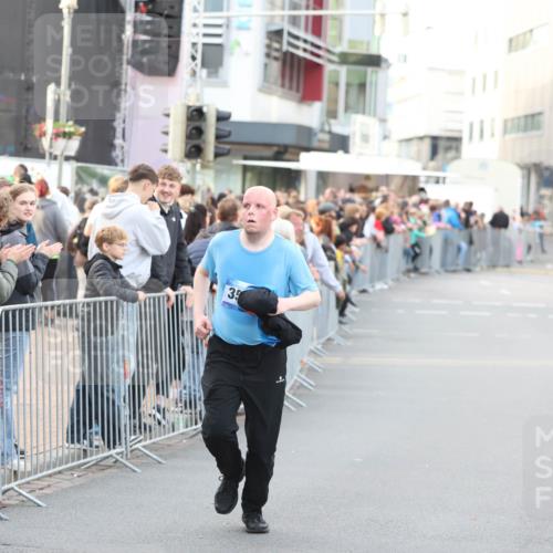 12.06.2026 - Holstenköstenlauf Andreas Tolksdorf http://msf.ph/oto/9748059 12.06.2026 20:08:54 Laufen 35 meine-sportfotos.de