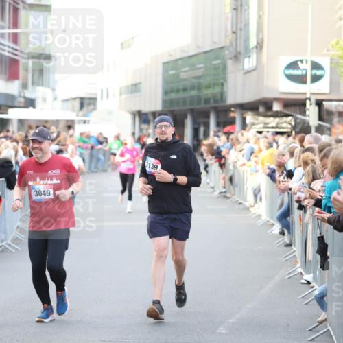 12.06.2026 - Holstenköstenlauf Andreas Tolksdorf http://msf.ph/oto/9748091 12.06.2026 20:09:56 Laufen 4854, 3049, 3139 meine-sportfotos.de