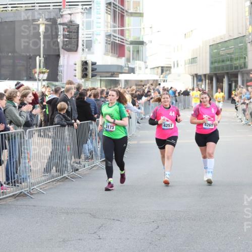 12.06.2026 - Holstenköstenlauf Andreas Tolksdorf http://msf.ph/oto/9748120 12.06.2026 20:10:50 Laufen 370, 3173, 44, 4257, 4261 meine-sportfotos.de