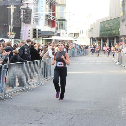 12.06.2026 - Holstenköstenlauf Andreas Tolksdorf http://msf.ph/oto/9748152 12.06.2026 20:12:01 Laufen 3659 meine-sportfotos.de