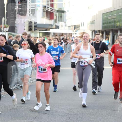 12.06.2026 - Holstenköstenlauf Andreas Tolksdorf http://msf.ph/oto/9748165 12.06.2026 20:12:25 Laufen 4658, 4057, 203, 4389, 32, 4913, 3371, 433, 4822 meine-sportfotos.de