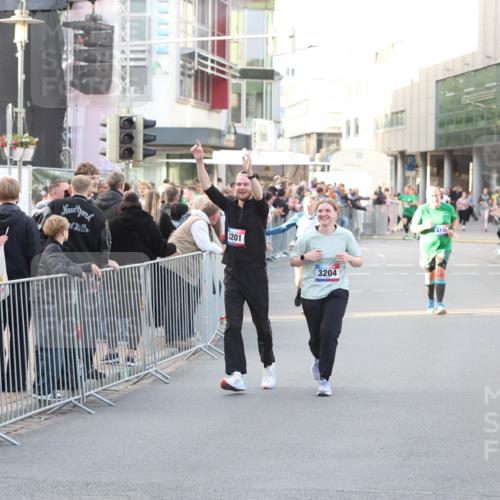12.06.2026 - Holstenköstenlauf Andreas Tolksdorf http://msf.ph/oto/9748177 12.06.2026 20:12:46 Laufen 3201, 3204, 4148 meine-sportfotos.de