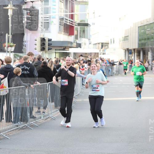 12.06.2026 - Holstenköstenlauf Andreas Tolksdorf http://msf.ph/oto/9748179 12.06.2026 20:12:47 Laufen 3201, 3204, 414 meine-sportfotos.de