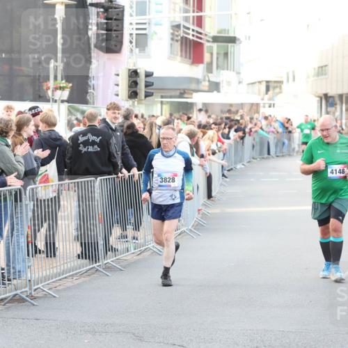 12.06.2026 - Holstenköstenlauf Andreas Tolksdorf http://msf.ph/oto/9748182 12.06.2026 20:12:52 Laufen 4148, 3828 meine-sportfotos.de