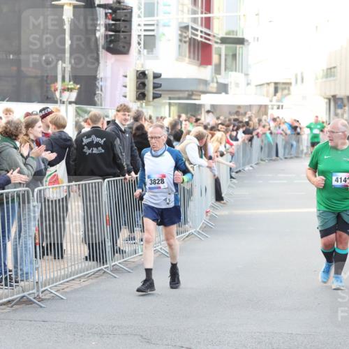 12.06.2026 - Holstenköstenlauf Andreas Tolksdorf http://msf.ph/oto/9748183 12.06.2026 20:12:52 Laufen 3828, 4142 meine-sportfotos.de