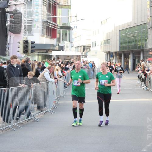 12.06.2026 - Holstenköstenlauf Andreas Tolksdorf http://msf.ph/oto/9748187 12.06.2026 20:13:05 Laufen 4123, 4133 meine-sportfotos.de