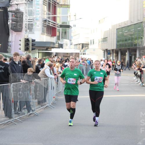 12.06.2026 - Holstenköstenlauf Andreas Tolksdorf http://msf.ph/oto/9748189 12.06.2026 20:13:06 Laufen 4133, 4123 meine-sportfotos.de