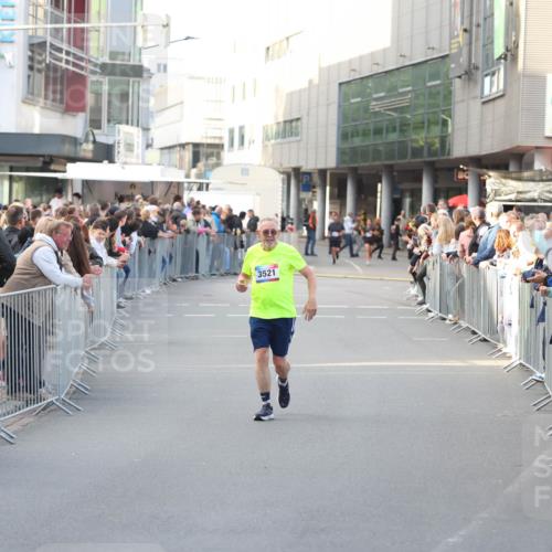 12.06.2026 - Holstenköstenlauf Andreas Tolksdorf http://msf.ph/oto/9748207 12.06.2026 20:14:09 Laufen 3521 meine-sportfotos.de