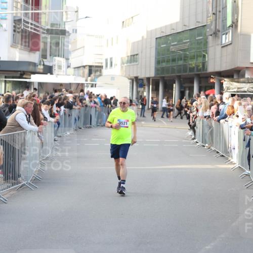 12.06.2026 - Holstenköstenlauf Andreas Tolksdorf http://msf.ph/oto/9748208 12.06.2026 20:14:09 Laufen 3521 meine-sportfotos.de