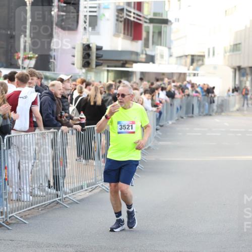 12.06.2026 - Holstenköstenlauf Andreas Tolksdorf http://msf.ph/oto/9748211 12.06.2026 20:14:12 Laufen 3521 meine-sportfotos.de