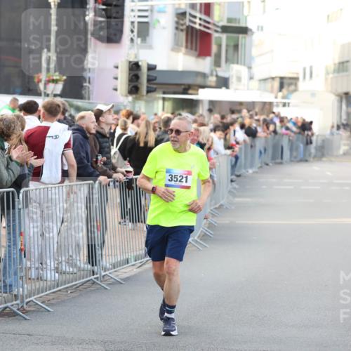 12.06.2026 - Holstenköstenlauf Andreas Tolksdorf http://msf.ph/oto/9748212 12.06.2026 20:14:12 Laufen 3521 meine-sportfotos.de