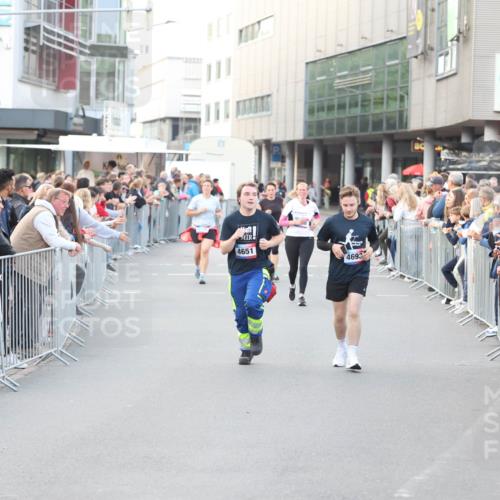 12.06.2026 - Holstenköstenlauf Andreas Tolksdorf http://msf.ph/oto/9748240 12.06.2026 20:16:14 Laufen 4651, 4693 meine-sportfotos.de