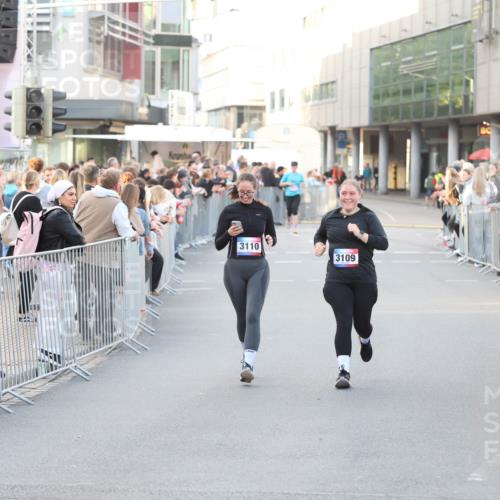 12.06.2026 - Holstenköstenlauf Andreas Tolksdorf http://msf.ph/oto/9748267 12.06.2026 20:17:01 Laufen 3321, 3110, 3109 meine-sportfotos.de