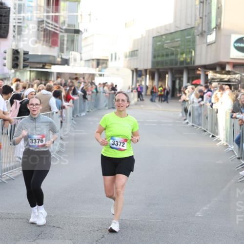12.06.2026 - Holstenköstenlauf Andreas Tolksdorf http://msf.ph/oto/9748292 12.06.2026 20:17:53 Laufen 3376, 3372 meine-sportfotos.de