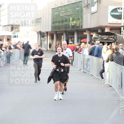 12.06.2026 - Holstenköstenlauf Andreas Tolksdorf http://msf.ph/oto/9748295 12.06.2026 20:21:39 Laufen 25 meine-sportfotos.de