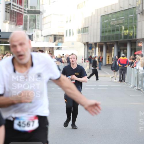 12.06.2026 - Holstenköstenlauf Andreas Tolksdorf http://msf.ph/oto/9748303 12.06.2026 20:21:45 Laufen 4567 meine-sportfotos.de