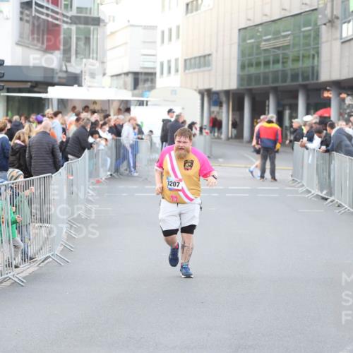 12.06.2026 - Holstenköstenlauf Andreas Tolksdorf http://msf.ph/oto/9748332 12.06.2026 20:25:00 Laufen 3207 meine-sportfotos.de