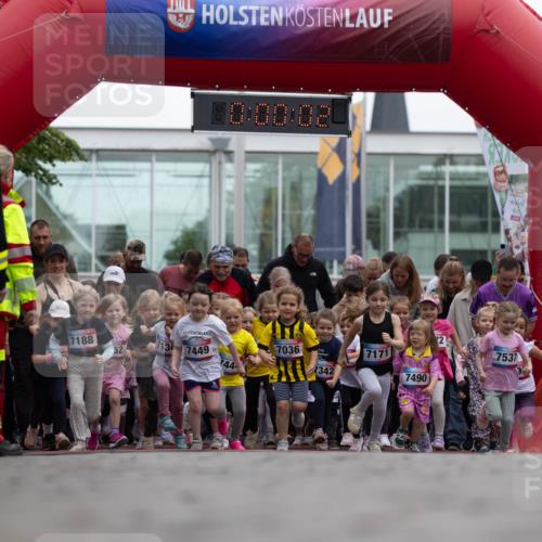 12.06.2026 - Holstenköstenlauf Michael Strokosch http://msf.ph/oto/9748490 12.06.2026 15:10:37 Laufen 72, 7188, 52, 713, 7449, 7036, 7171, 7537, 44, 7342, 7490 meine-sportfotos.de