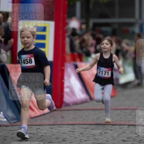 12.06.2026 - Holstenköstenlauf Michael Strokosch http://msf.ph/oto/9748515 12.06.2026 15:12:14 Laufen 7458, 7171 meine-sportfotos.de