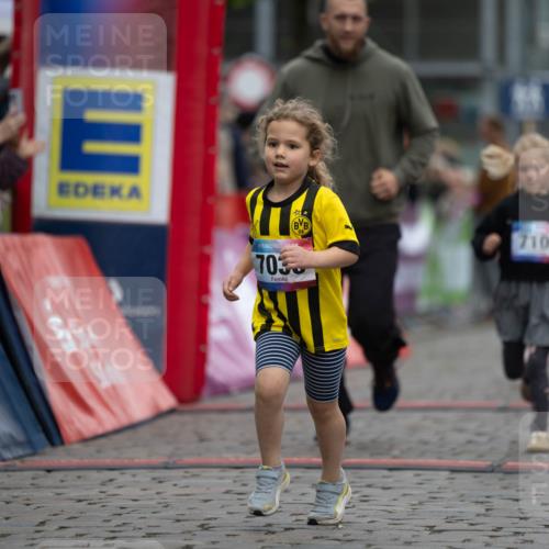 12.06.2026 - Holstenköstenlauf Michael Strokosch http://msf.ph/oto/9748528 12.06.2026 15:12:19 Laufen 7035, 7100 meine-sportfotos.de
