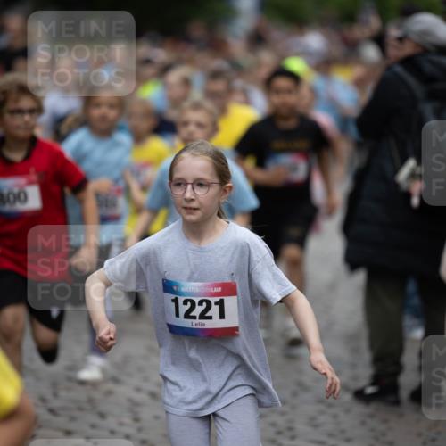 12.06.2026 - Holstenköstenlauf Michael Strokosch http://msf.ph/oto/9748719 12.06.2026 16:00:43 Laufen 800, 1221 meine-sportfotos.de