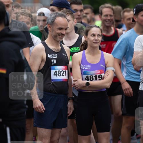 12.06.2026 - Holstenköstenlauf Michael Strokosch http://msf.ph/oto/9748997 12.06.2026 18:53:51 Laufen 36, 4821, 36, 4819 meine-sportfotos.de