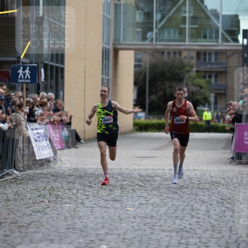12.06.2026 - Holstenköstenlauf Michael Strokosch http://msf.ph/oto/9749019 12.06.2026 19:31:54 Laufen 4664, 4860 meine-sportfotos.de