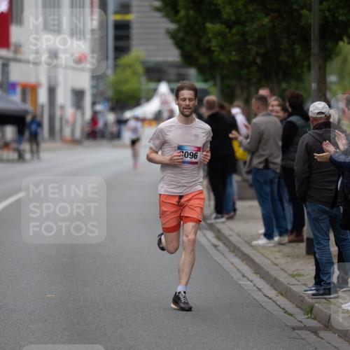 12.06.2026 - Holstenköstenlauf Michael Strokosch http://msf.ph/oto/9749055 12.06.2026 19:35:22 Laufen 096 meine-sportfotos.de