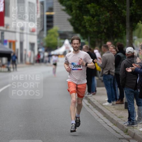 12.06.2026 - Holstenköstenlauf Michael Strokosch http://msf.ph/oto/9749056 12.06.2026 19:35:22 Laufen 3096 meine-sportfotos.de