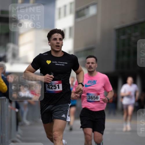 12.06.2026 - Holstenköstenlauf Michael Strokosch http://msf.ph/oto/9749159 12.06.2026 19:40:36 Laufen 4251, 3656 meine-sportfotos.de