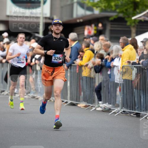 12.06.2026 - Holstenköstenlauf Michael Strokosch http://msf.ph/oto/9749183 12.06.2026 19:41:07 Laufen 3210, 3294 meine-sportfotos.de