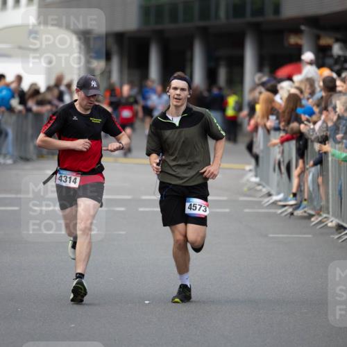 12.06.2026 - Holstenköstenlauf Michael Strokosch http://msf.ph/oto/9749236 12.06.2026 19:43:07 Laufen 4314, 4573 meine-sportfotos.de
