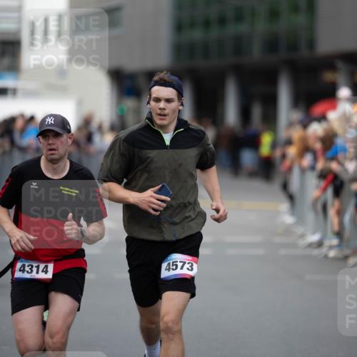 12.06.2026 - Holstenköstenlauf Michael Strokosch http://msf.ph/oto/9749239 12.06.2026 19:43:09 Laufen 4314, 4573 meine-sportfotos.de