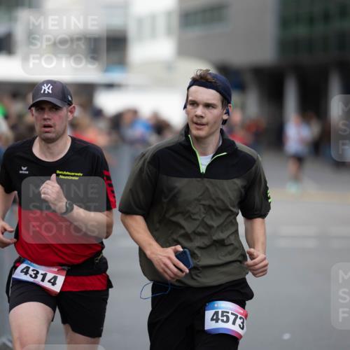 12.06.2026 - Holstenköstenlauf Michael Strokosch http://msf.ph/oto/9749243 12.06.2026 19:43:10 Laufen 4314, 36, 4573 meine-sportfotos.de