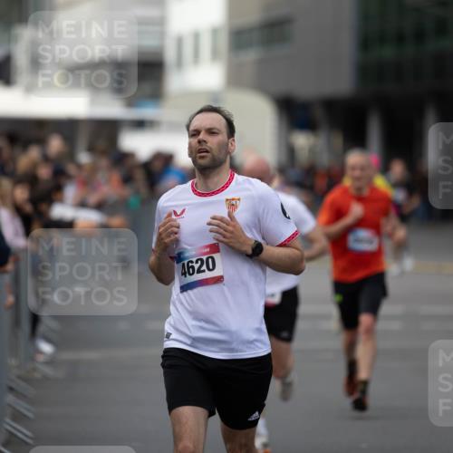 12.06.2026 - Holstenköstenlauf Michael Strokosch http://msf.ph/oto/9749262 12.06.2026 19:44:13 Laufen 4620 meine-sportfotos.de