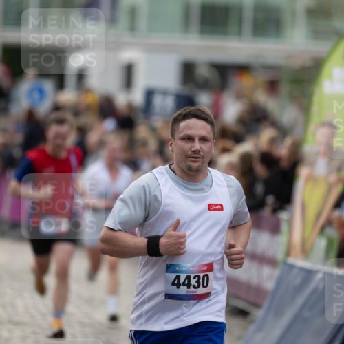 12.06.2026 - Holstenköstenlauf Michael Strokosch http://msf.ph/oto/9749307 12.06.2026 19:53:03 Laufen 36, 4430 meine-sportfotos.de