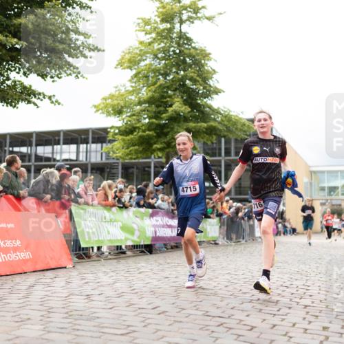 12.06.2026 - Holstenköstenlauf Michael Strokosch http://msf.ph/oto/9749447 12.06.2026 17:57:21 Laufen 4715, 716 meine-sportfotos.de