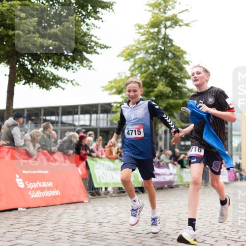 12.06.2026 - Holstenköstenlauf Michael Strokosch http://msf.ph/oto/9749454 12.06.2026 17:57:21 Laufen 4715, 716 meine-sportfotos.de