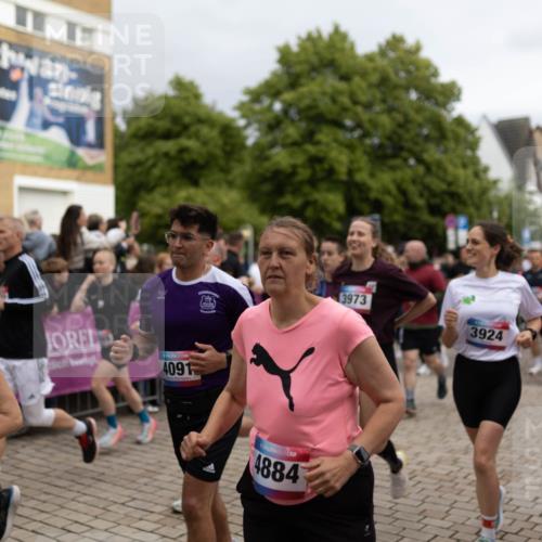 12.06.2026 - Holstenköstenlauf Michael Strokosch http://msf.ph/oto/9749485 12.06.2026 19:02:06 Laufen 76, 45, 4091, 4884, 3973, 3924 meine-sportfotos.de